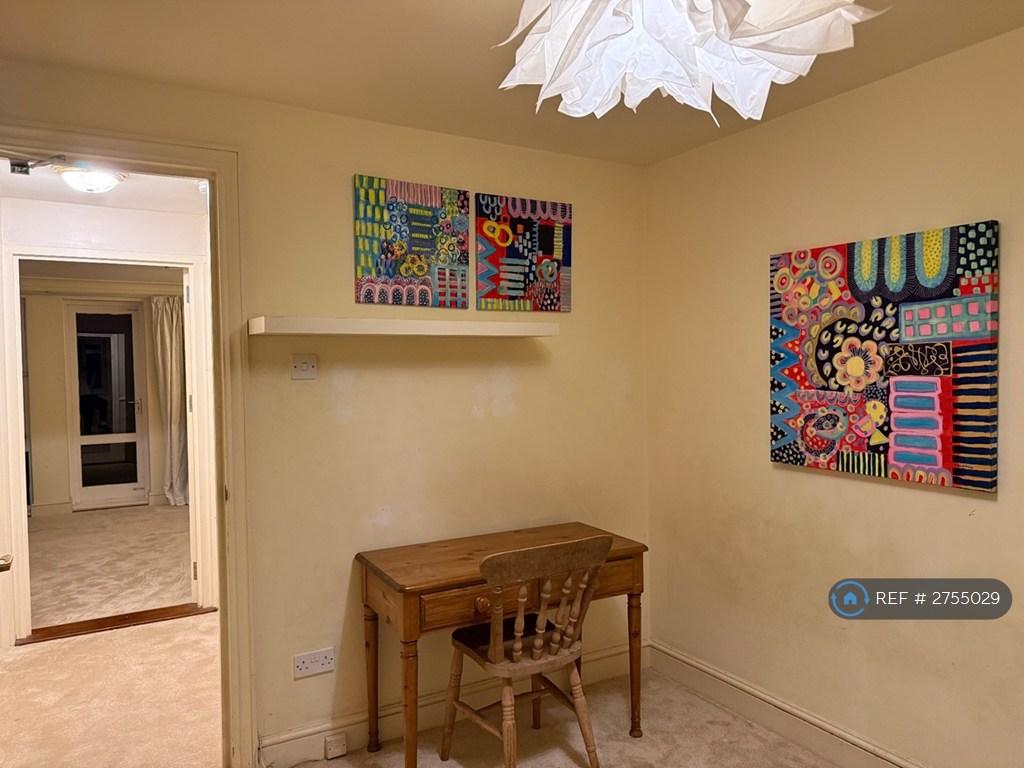 Bedroom 2 / Study