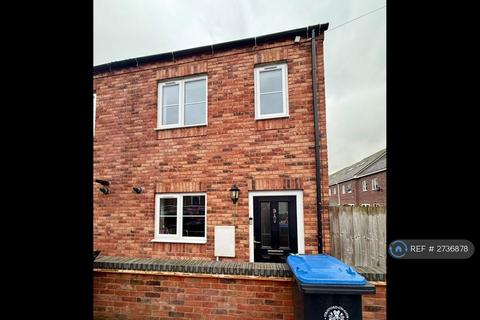 3 bedroom semi-detached house to rent, Studley Court, Studley, B80