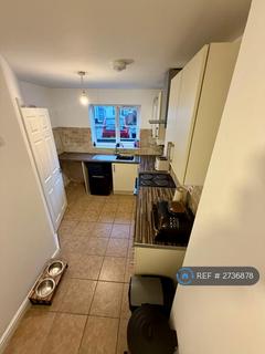 3 bedroom semi-detached house to rent, Studley Court, Studley, B80