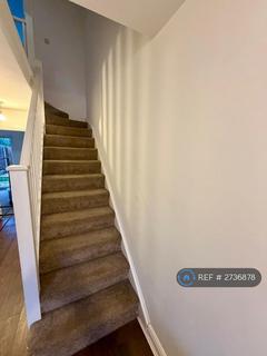 3 bedroom semi-detached house to rent, Studley Court, Studley, B80