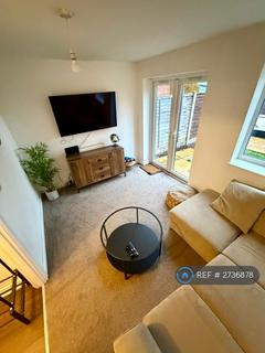 3 bedroom semi-detached house to rent, Studley Court, Studley, B80