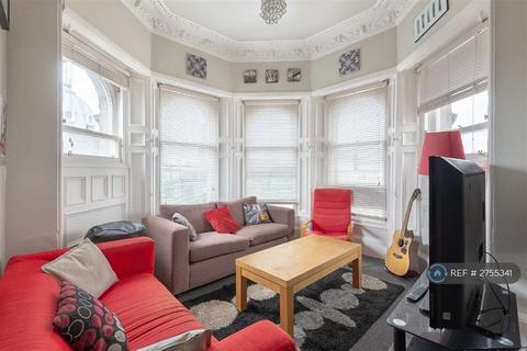 5 bedroom flat to rent, Whitehall Street, Dundee, DD1