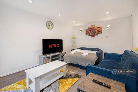 3 bedroom terraced house to rent, Crosse Courts, Basildon, SS15