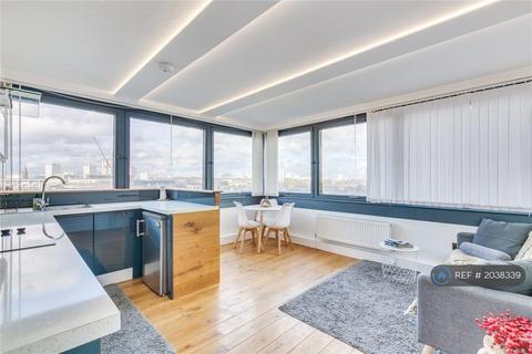 3 bedroom flat to rent, Penge House, London, SW11