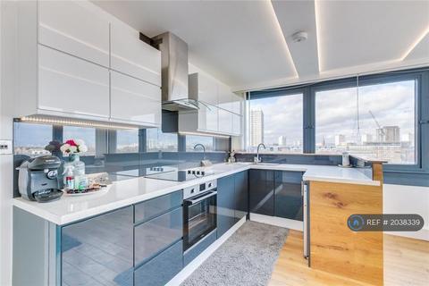 3 bedroom flat to rent, Penge House, London, SW11