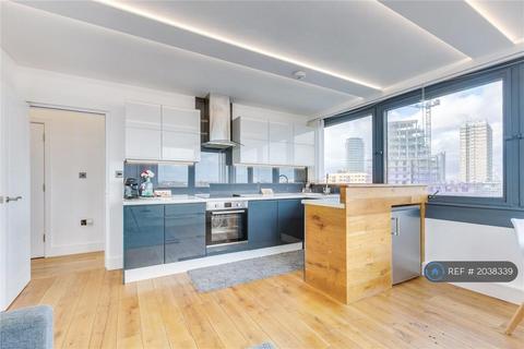 3 bedroom flat to rent, Penge House, London, SW11