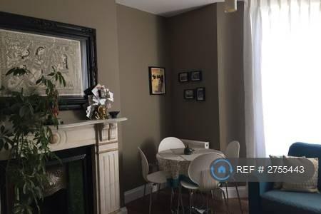 Lounge &amp; Dining