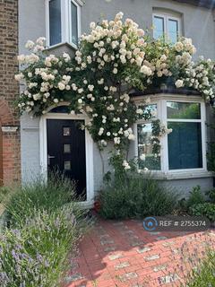 3 bedroom terraced house to rent, Sparsholt Road, Barking, IG11