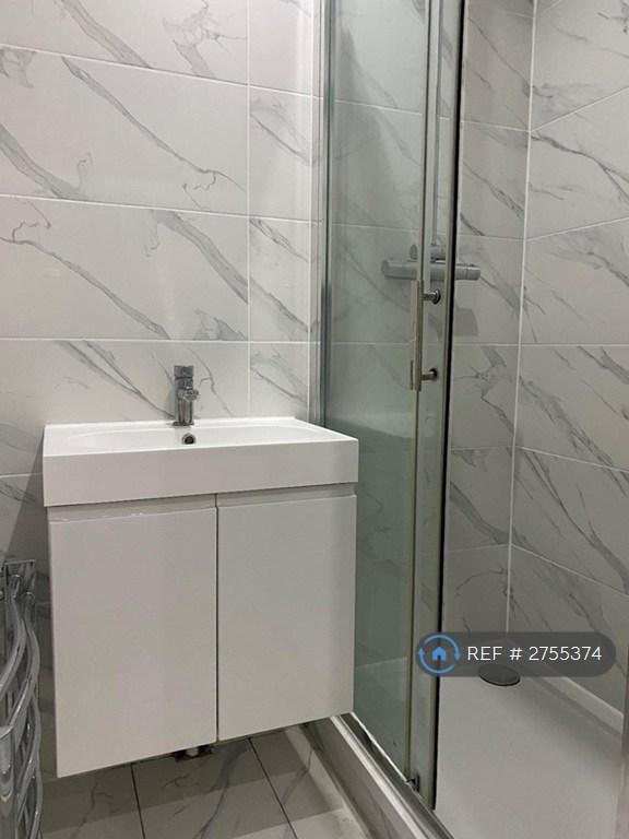 Ensuite In Bedroom 3
