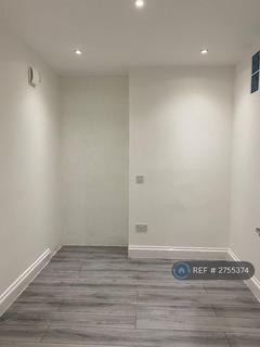 3 bedroom terraced house to rent, Sparsholt Road, Barking, IG11