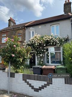 3 bedroom terraced house to rent, Sparsholt Road, Barking, IG11