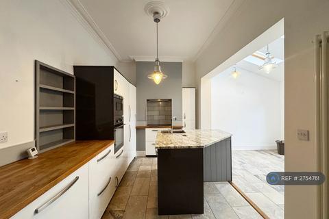 2 bedroom terraced house to rent, Kingsdown Parade, Bristol, BS6