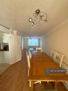3 bedroom terraced house to rent, Heath Close, Sturry, Canterbury, CT2