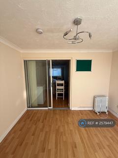 3 bedroom terraced house to rent, Heath Close, Sturry, Canterbury, CT2