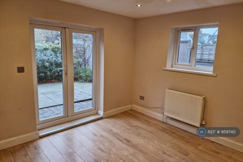 2 bedroom maisonette to rent, Fairlight Road, London, SW17