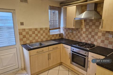 2 bedroom maisonette to rent, Fairlight Road, London, SW17