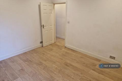 2 bedroom maisonette to rent, Fairlight Road, London, SW17