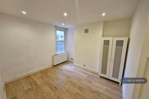 2 bedroom maisonette to rent, Fairlight Road, London, SW17