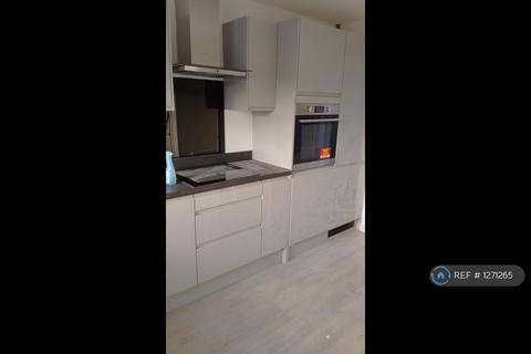3 bedroom semi-detached house to rent, Broad Close, Peterborough, PE1