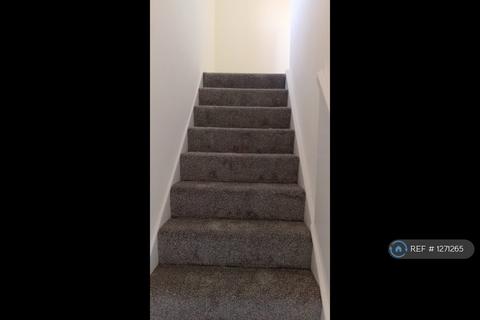 3 bedroom semi-detached house to rent, Broad Close, Peterborough, PE1