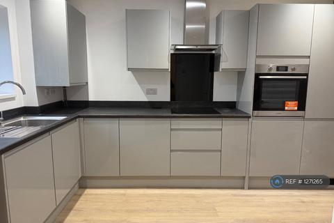 3 bedroom semi-detached house to rent, Broad Close, Peterborough, PE1