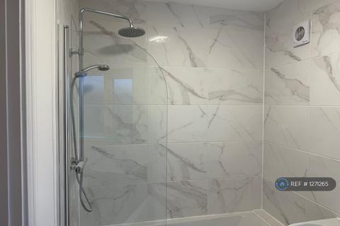 3 bedroom semi-detached house to rent, Broad Close, Peterborough, PE1