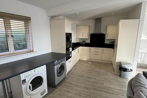 4 bedroom house to rent, 21 Cliff Road