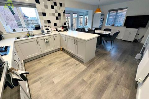 4 bedroom detached house for sale, Westland Avenue, Westhoughton, BL5 3AY