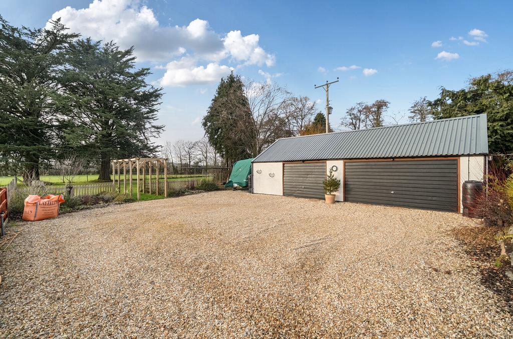 Garage/Workshop