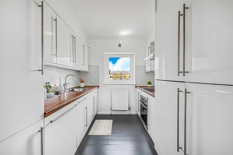2 bedroom flat for sale, Princes Court, London, SE16