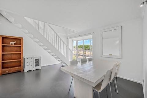 2 bedroom flat for sale, Princes Court, London, SE16