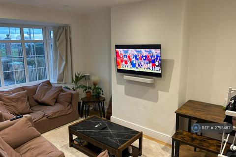 3 bedroom maisonette to rent, Fieldview, London, SW18