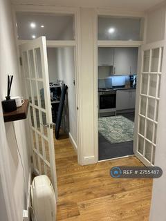 3 bedroom maisonette to rent, Fieldview, London, SW18