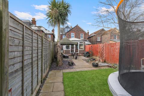 3 bedroom semi-detached house for sale, Lumley Road, Horley, Surrey, RH6