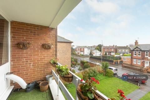 2 bedroom flat to rent, St. Peters Park Road, Broadstairs, CT10