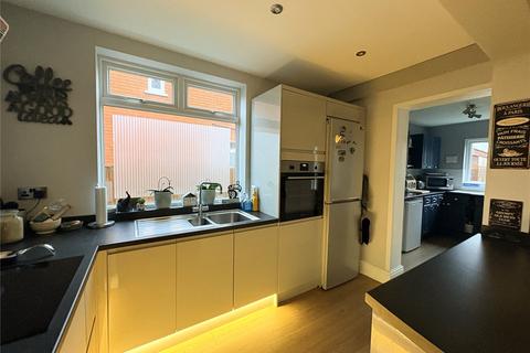 3 bedroom semi-detached house to rent, Boundary Road, Newark, ., NG24