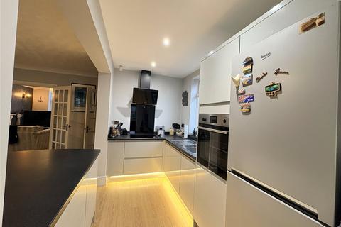 3 bedroom semi-detached house to rent, Boundary Road, Newark, ., NG24