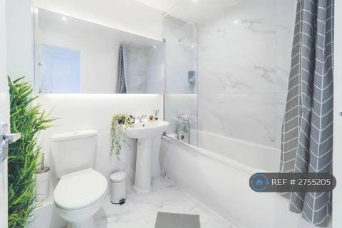 2 bedroom flat to rent, Hetley Road, London, W12