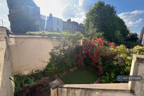 2 bedroom flat to rent, Hetley Road, London, W12
