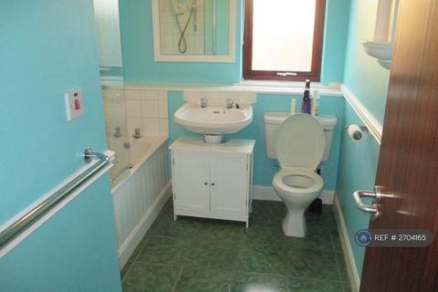 2 bedroom flat to rent, St Clair Avenue, Edinburgh, EH6