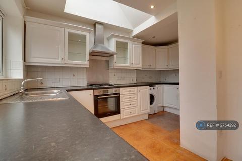 4 bedroom terraced house to rent, Clifton Road, Harrow, HA3