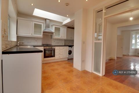 4 bedroom terraced house to rent, Clifton Road, Harrow, HA3
