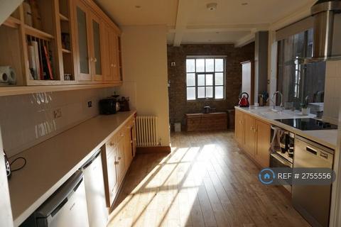 1 bedroom in a flat share to rent, Orchard Place, London, E14