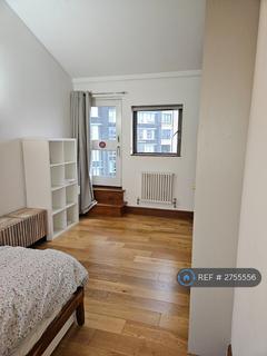 1 bedroom in a flat share to rent, Orchard Place, London, E14