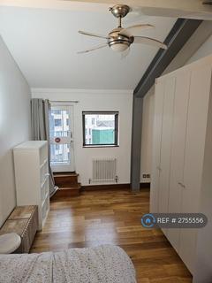 1 bedroom in a flat share to rent, Orchard Place, London, E14