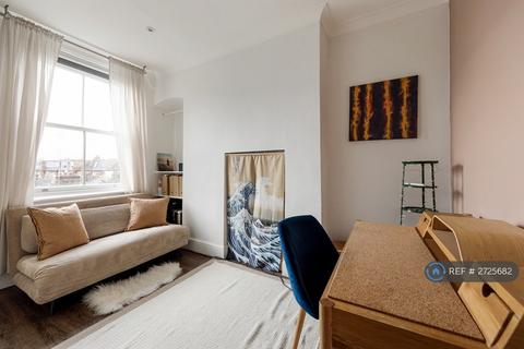 2 bedroom maisonette to rent, North End Road, London, SW6