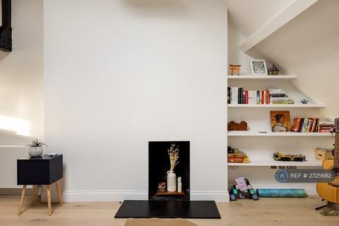 2 bedroom maisonette to rent, North End Road, London, SW6