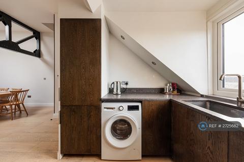 2 bedroom maisonette to rent, North End Road, London, SW6