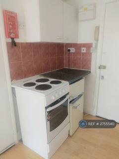 Studio to rent, Wightman Road, London, N8