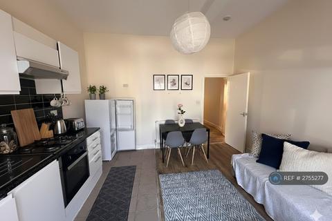 2 bedroom flat to rent, Alexandra Road, London, CR0